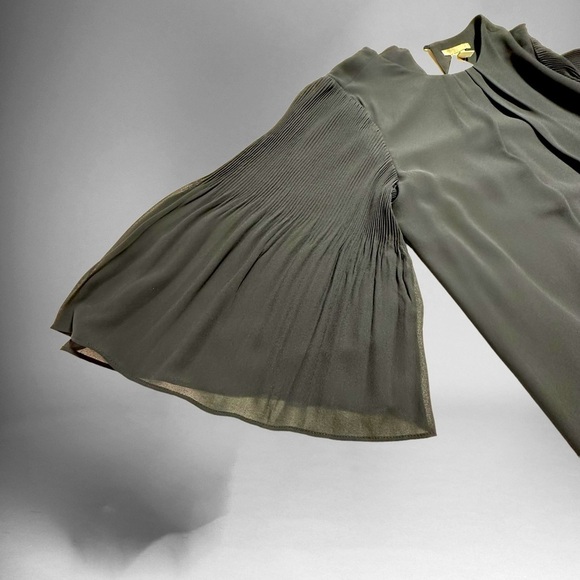 H&M dress. - Picture 4 of 7